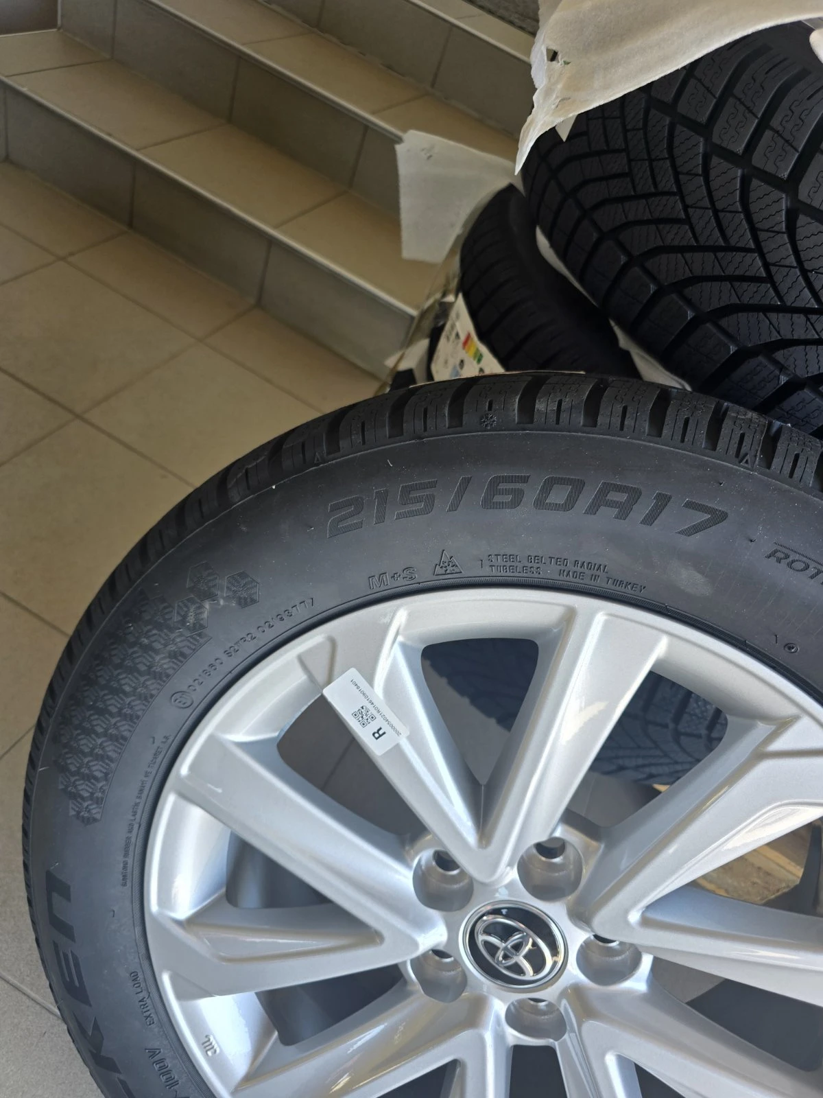    215/60R17  Toyota | Mobile.bg   2