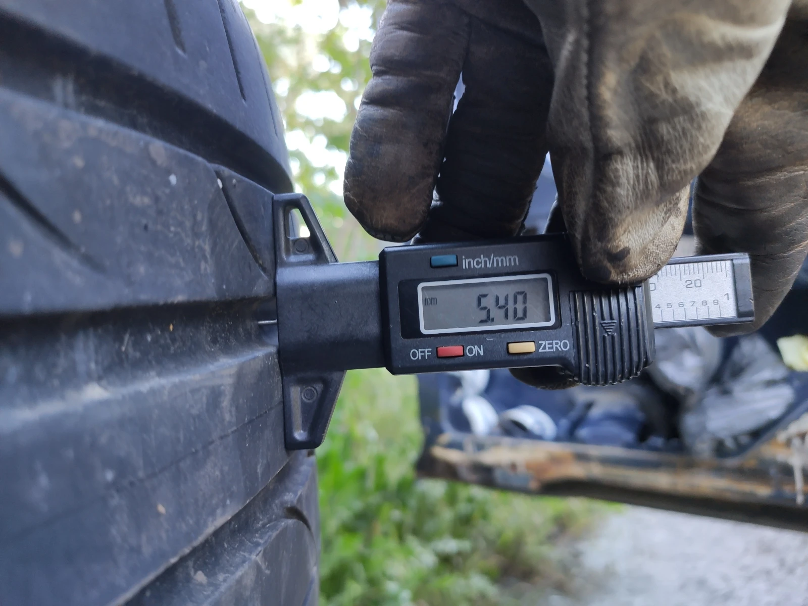 Гуми Летни 225/40R19, снимка 8 - Гуми и джанти - 55478713