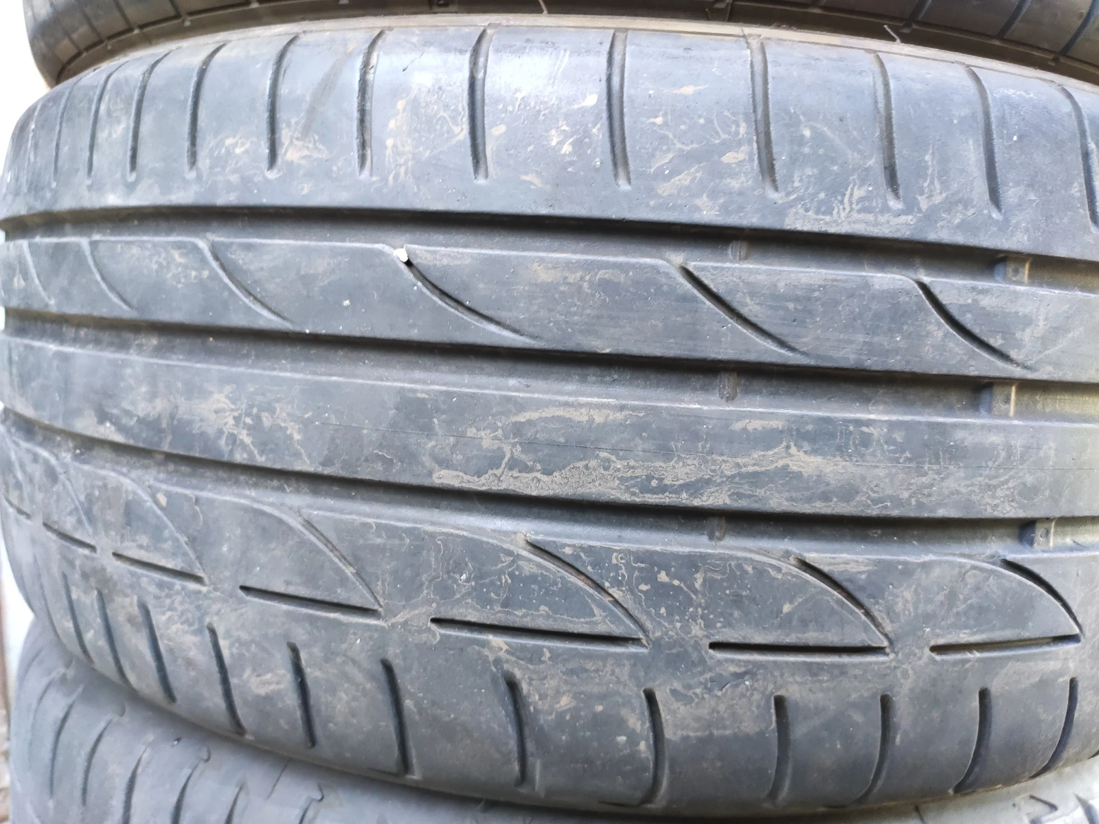 Гуми Летни 225/40R19, снимка 4 - Гуми и джанти - 55478713