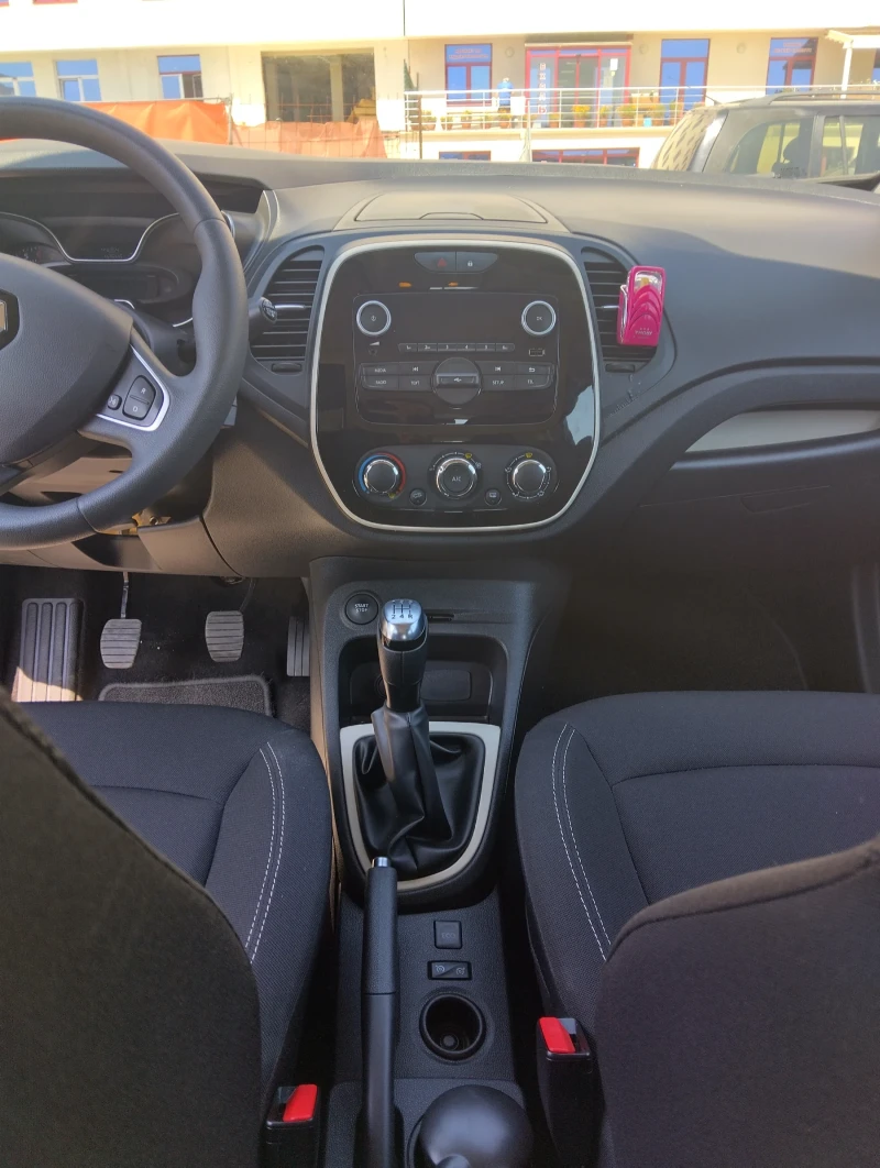 Renault Captur, снимка 10 - Автомобили и джипове - 47390549