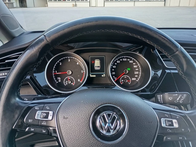 VW Touran, снимка 4 - Автомобили и джипове - 50011755