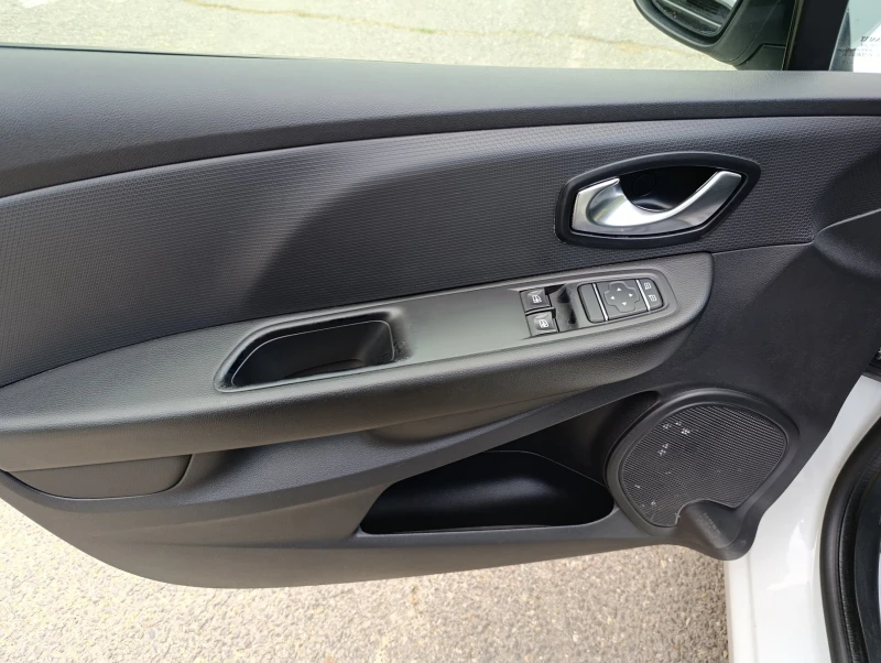 Renault Clio Grandtour 1.5 dCi, снимка 13 - Автомобили и джипове - 51354747