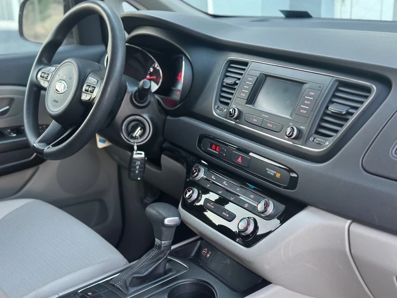 Kia Carnival Sedona Бензин, снимка 9 - Автомобили и джипове - 52517814