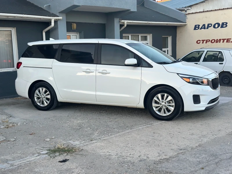 Kia Carnival Sedona Бензин, снимка 4 - Автомобили и джипове - 52517814