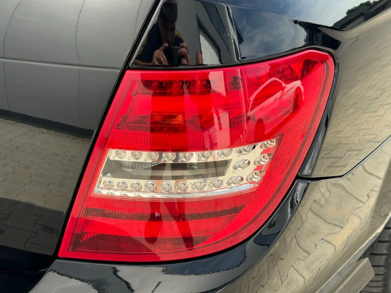 Mercedes-Benz C 220 AMG LINE* BI-XENON* АВТОМАТ* ОБСЛУЖЕН!, снимка 16 - Автомобили и джипове - 52474591