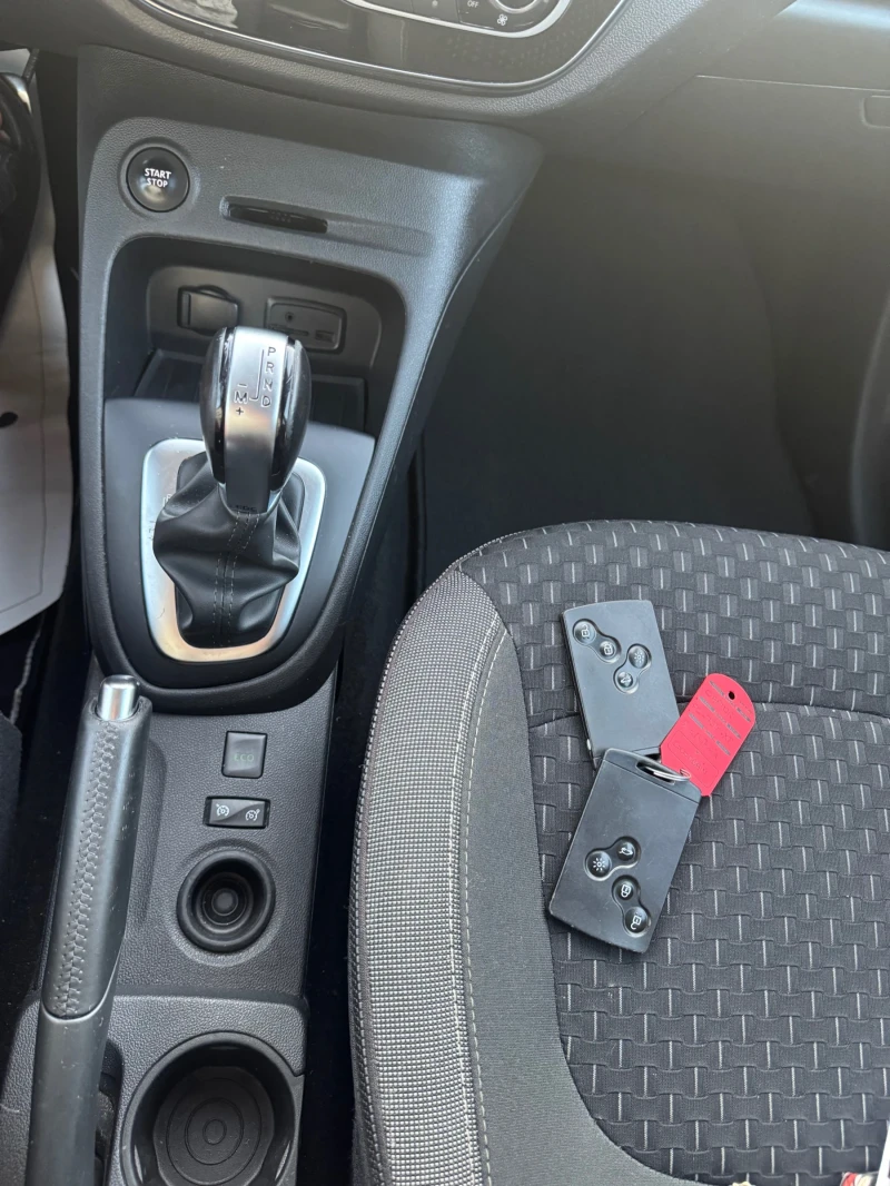 Renault Captur, снимка 12 - Автомобили и джипове - 51879468