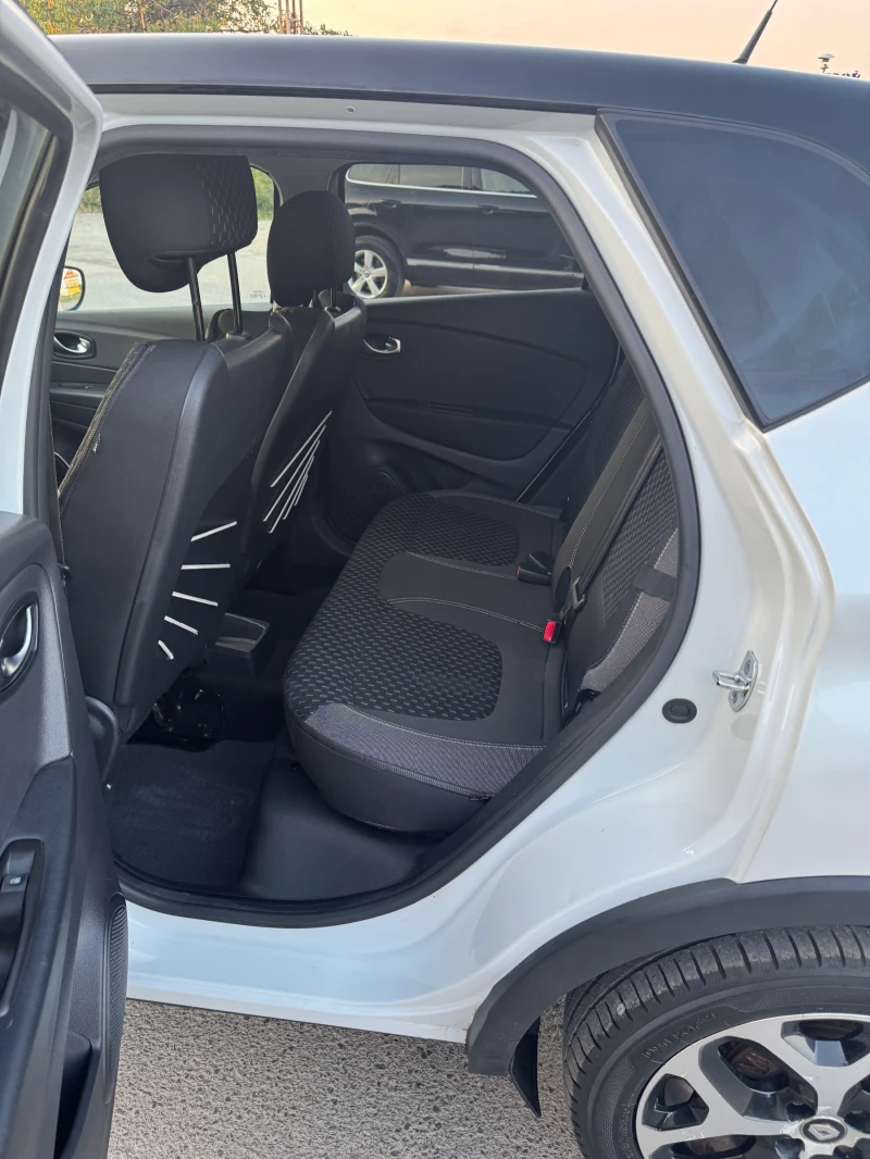 Renault Captur, снимка 11 - Автомобили и джипове - 51879468
