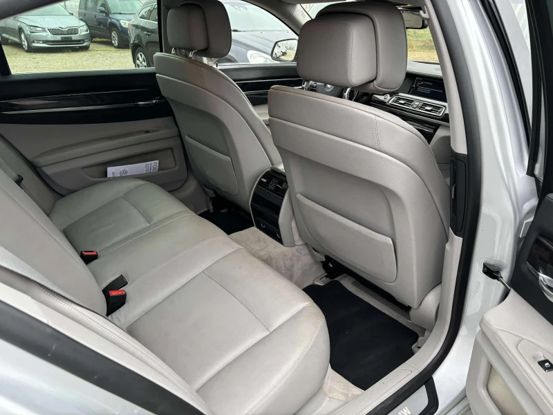 BMW 750 160km / Уникат / Luxury Line / Xdrive, снимка 11 - Автомобили и джипове - 52355189