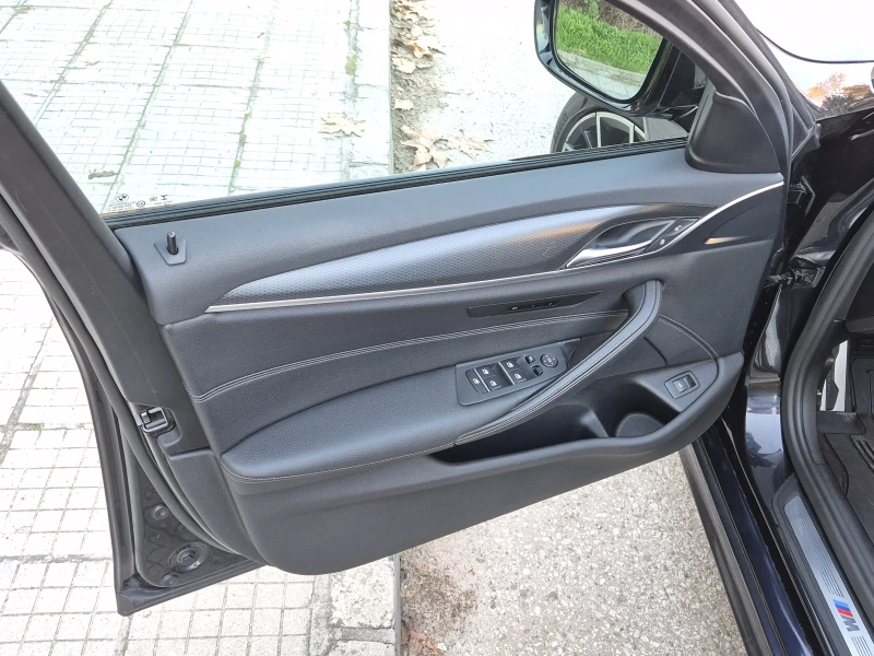 BMW 530 * M-PACK* FACE* PANO* DISTRONIC* MILD HIBRID* FULL, снимка 15 - Автомобили и джипове - 52439713