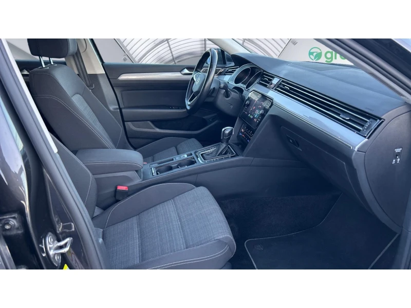 VW Passat  2. 0 TDi DSG SCR, Месечна вноска от 525 лв., снимка 9 - Автомобили и джипове - 52829541