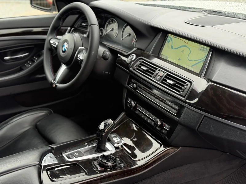 BMW 550 i* 2016г* FACE* M Pack* 177.000KM* ТОП Състояние* , снимка 14 - Автомобили и джипове - 53276729