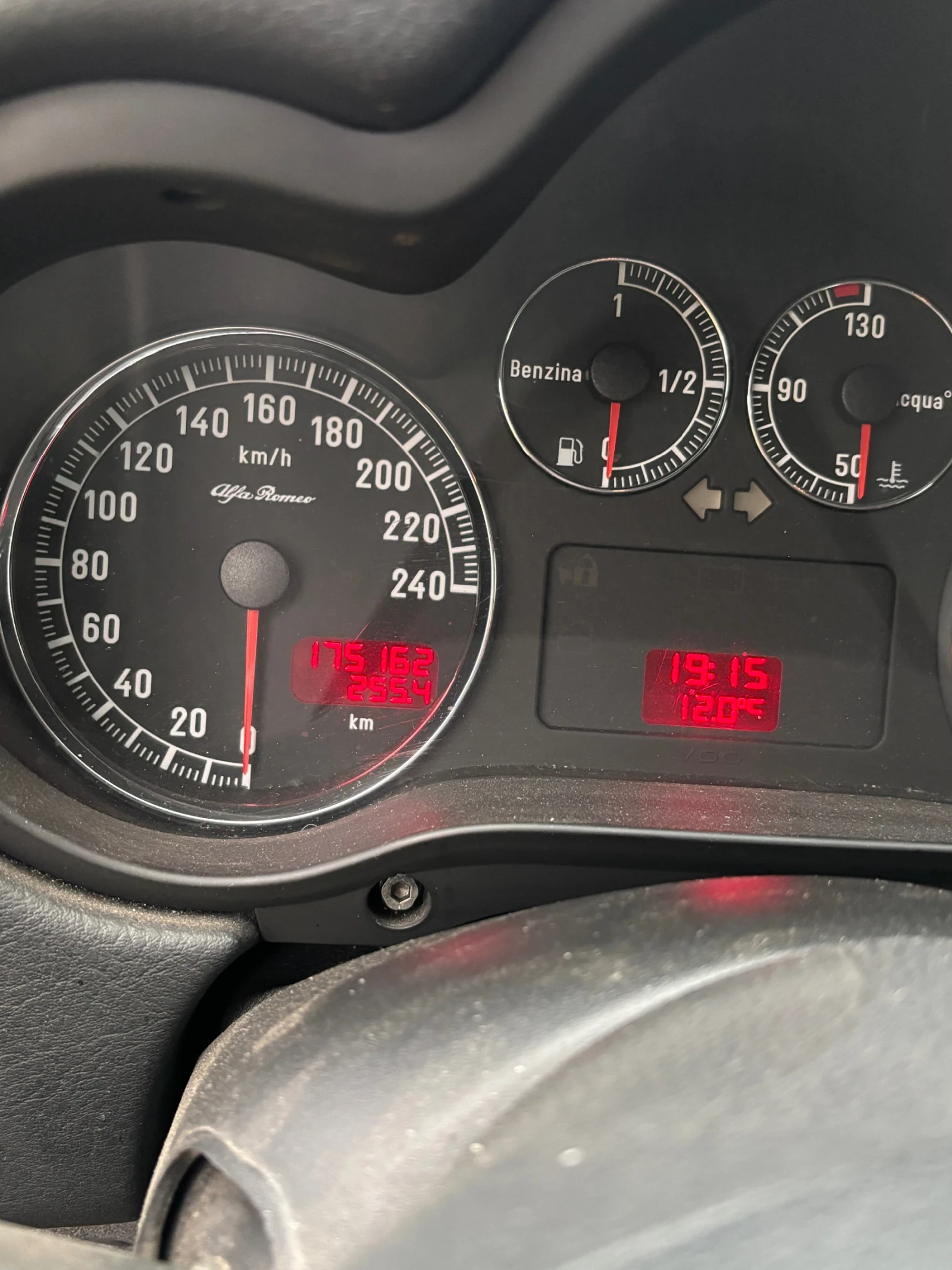 Alfa Romeo 147 1.6 TS - изображение 10