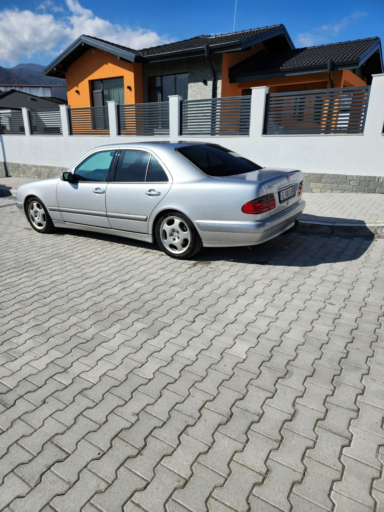 Mercedes-Benz E 320  - изображение 3