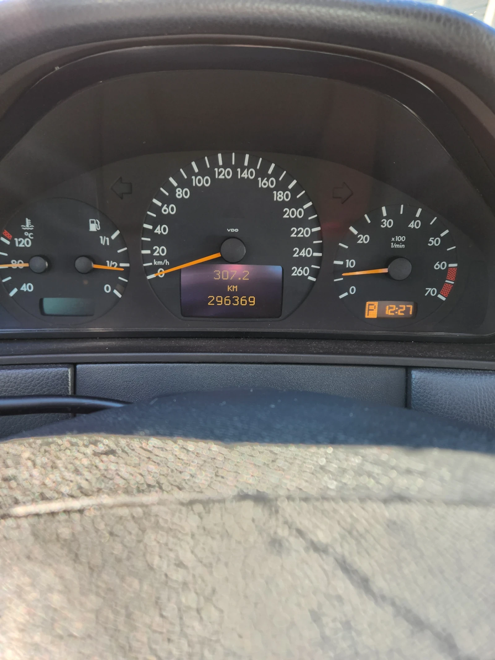 Mercedes-Benz E 320  - изображение 9
