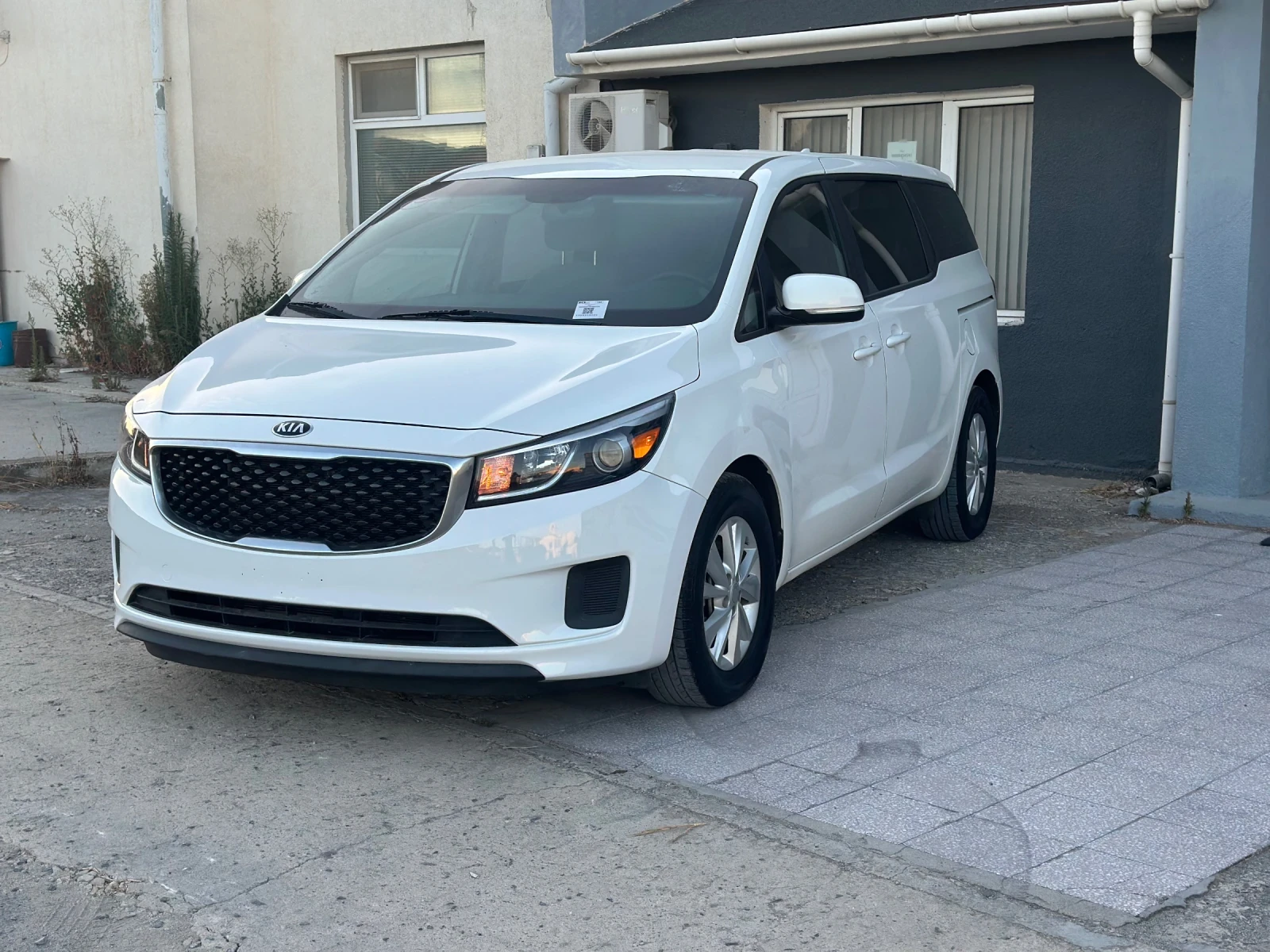 Kia Carnival Sedona Бензин - изображение 2