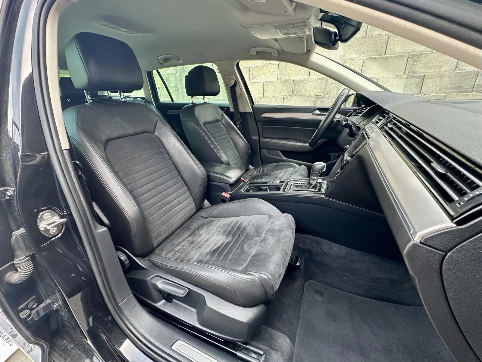 VW Passat 2.0 TDI Highline Обслужен, Дигитал, Автоматик, снимка 14 - Автомобили и джипове - 53191455