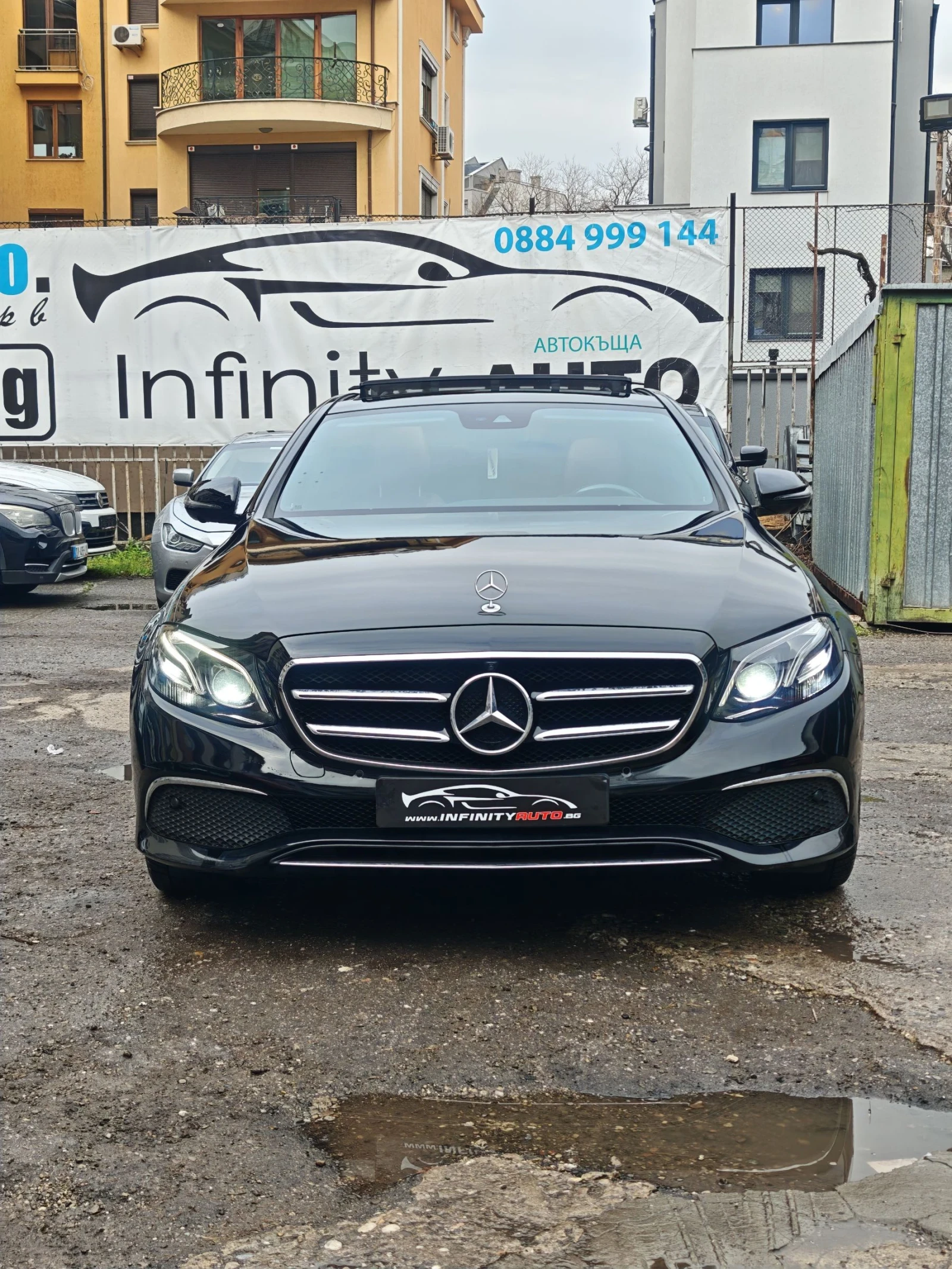 Mercedes-Benz E 220 AMG, ПАНОРАМА, ПАМЕТ, ПОДГРЕВ, АМБИЕНТ, 360-КАМЕРА - изображение 2