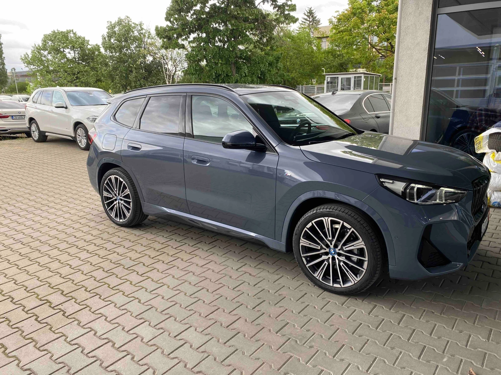 BMW iX1