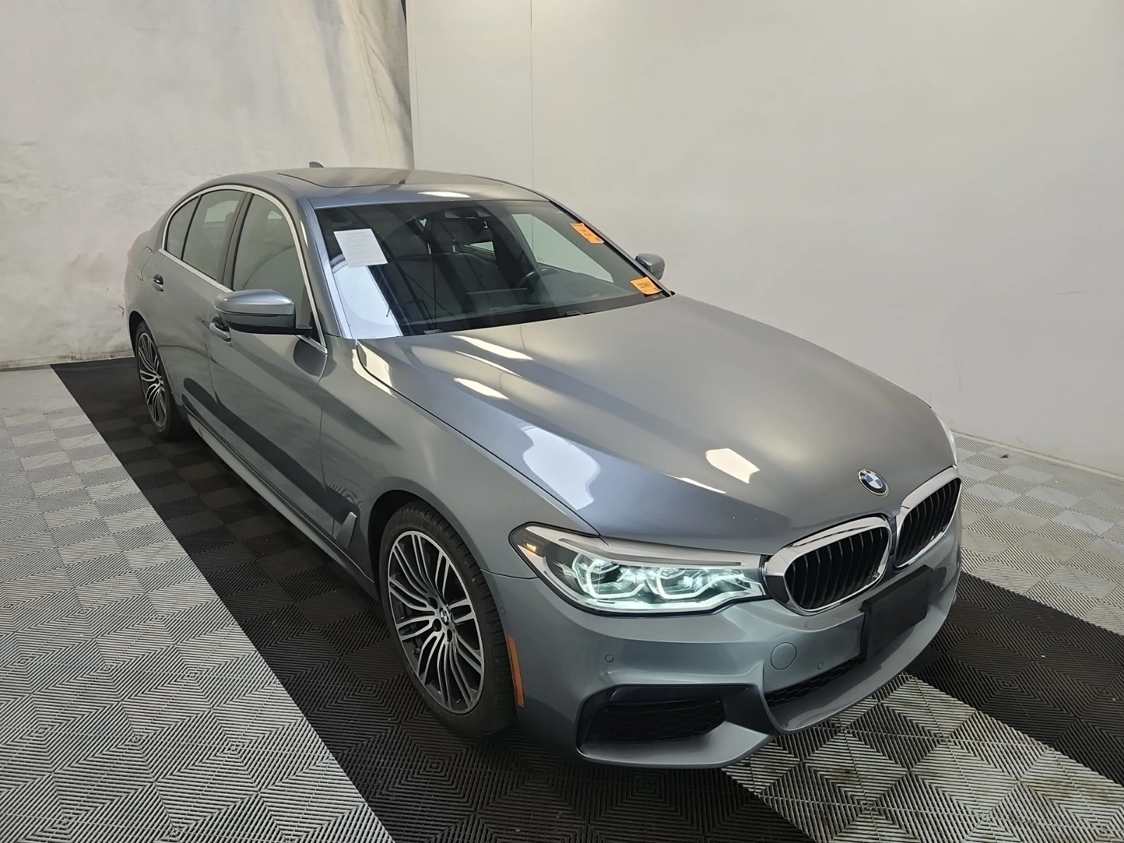 BMW 530 M ПАКЕТ * HEAD UP * SOFT CLOSE * CARFAX * , снимка 2 - Автомобили и джипове - 54545123