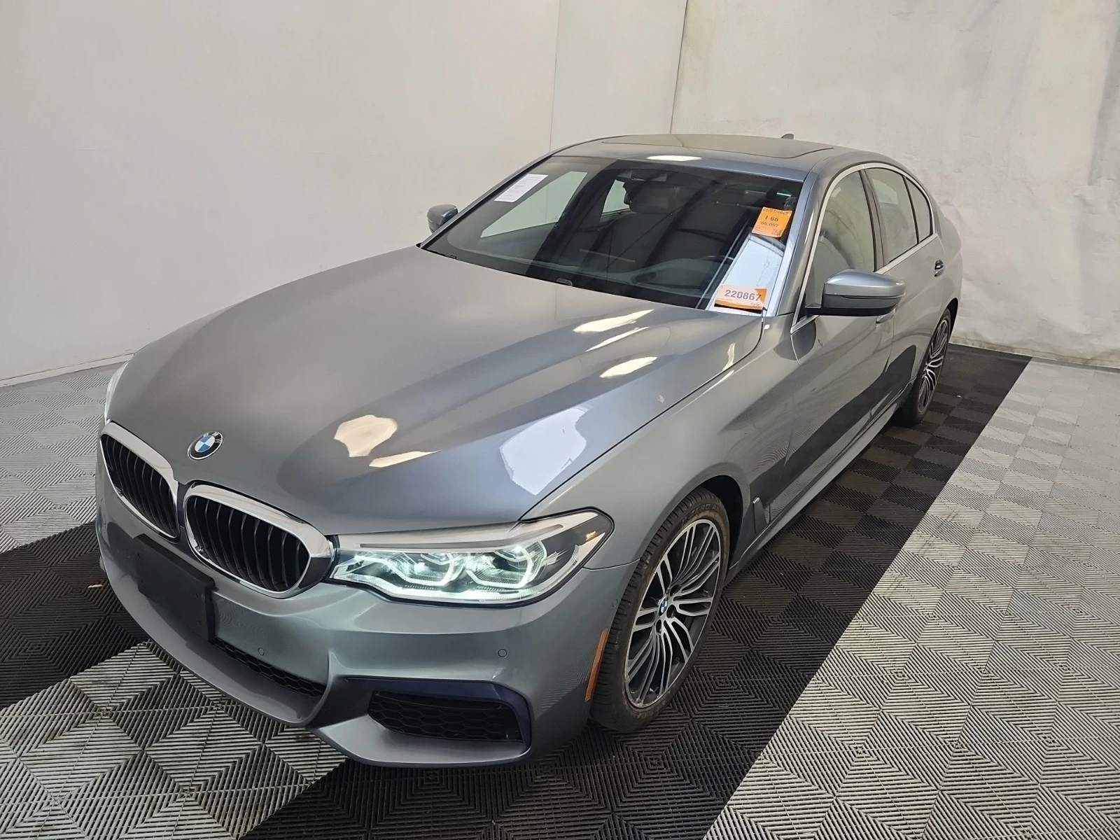 BMW 530 M ПАКЕТ * HEAD UP * SOFT CLOSE * CARFAX * 