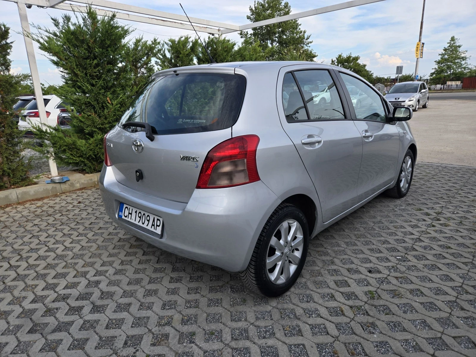 Toyota Yaris 1.3VVTI-87кс= АВТОМАТ= 5ВРАТИ= ОБСЛУЖЕНА, снимка 3 - Автомобили и джипове - 55204053