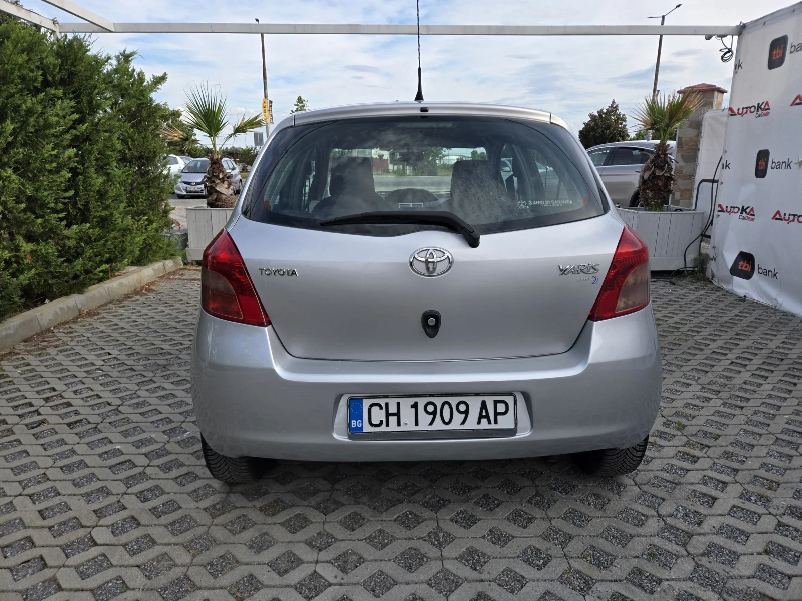 Toyota Yaris 1.3VVTI-87кс= АВТОМАТ= 5ВРАТИ= ОБСЛУЖЕНА, снимка 4 - Автомобили и джипове - 55204053