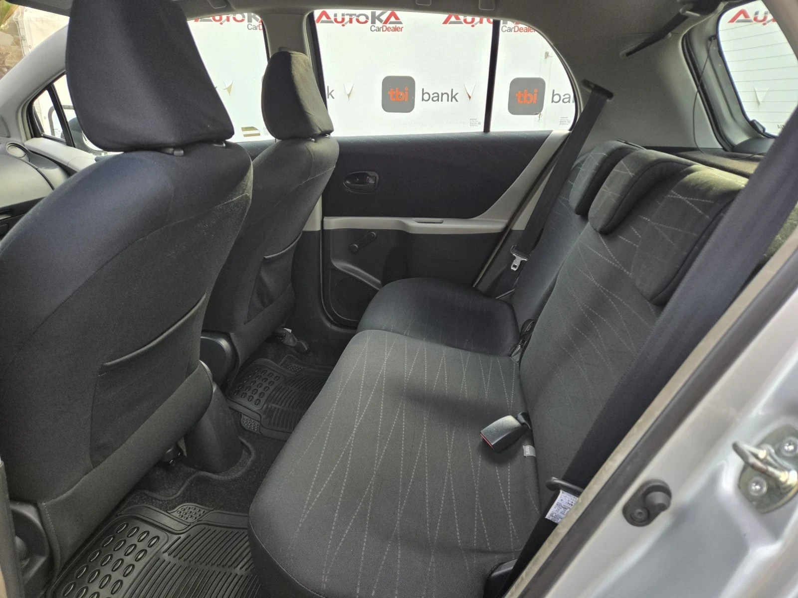 Toyota Yaris 1.3VVTI-87кс= АВТОМАТ= 5ВРАТИ= ОБСЛУЖЕНА, снимка 9 - Автомобили и джипове - 55204053