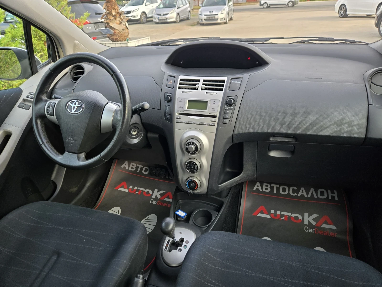 Toyota Yaris 1.3VVTI-87кс= АВТОМАТ= 5ВРАТИ= ОБСЛУЖЕНА, снимка 13 - Автомобили и джипове - 55204053