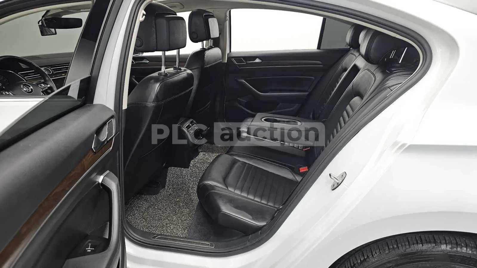 VW Passat 2.0TDI PRESTIGE! PANO/HEAD-UP/CAM, снимка 11 - Автомобили и джипове - 55225351