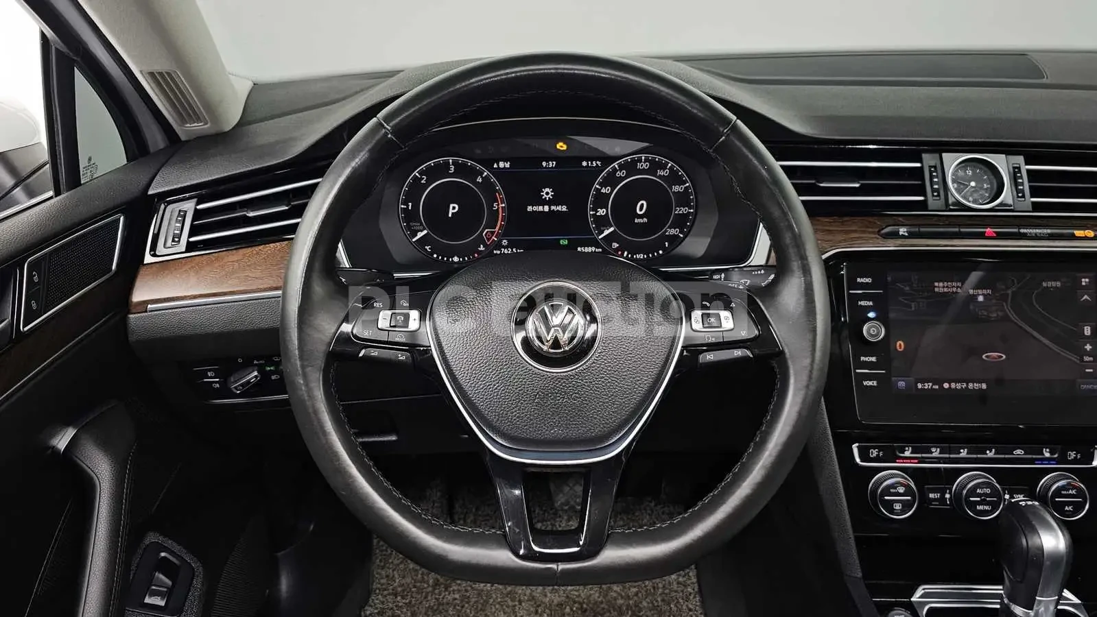 VW Passat 2.0TDI PRESTIGE! PANO/HEAD-UP/CAM, снимка 13 - Автомобили и джипове - 55225351