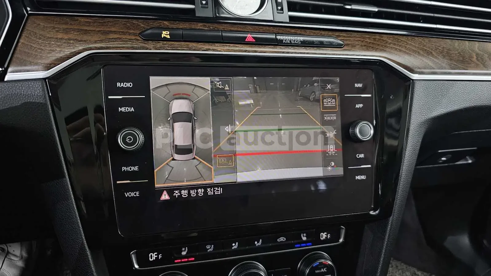 VW Passat 2.0TDI PRESTIGE! PANO/HEAD-UP/CAM, снимка 14 - Автомобили и джипове - 55225351