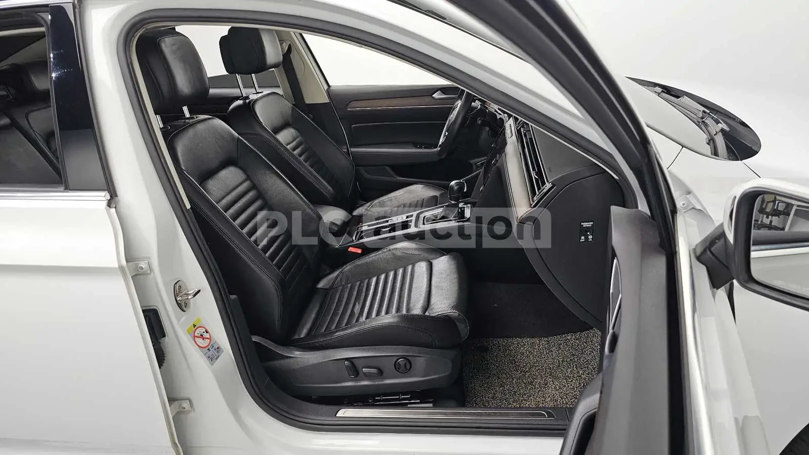 VW Passat 2.0TDI PRESTIGE! PANO/HEAD-UP/CAM, снимка 12 - Автомобили и джипове - 55225351