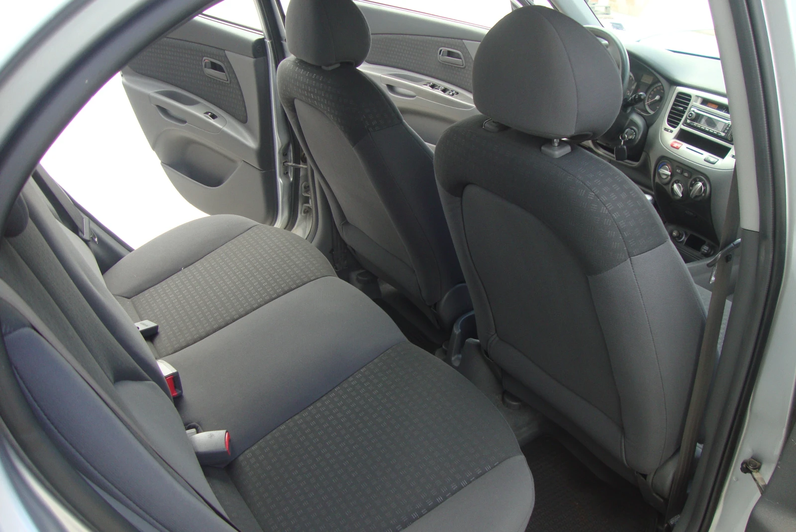 Kia Rio, снимка 15 - Автомобили и джипове - 55401926