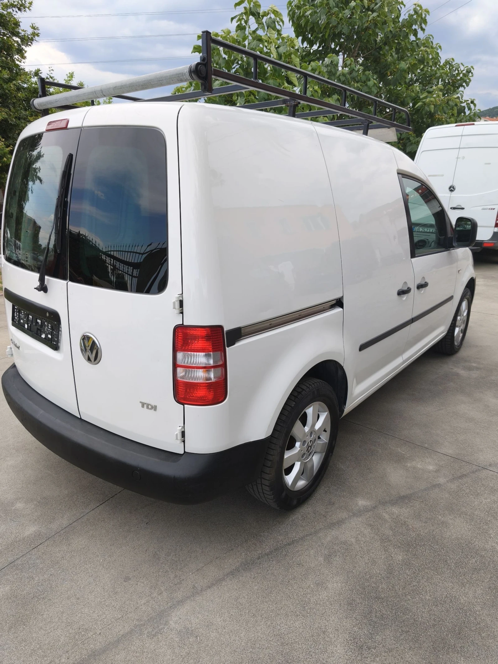 VW Caddy 1.6 TDI 105ks, снимка 8 - Автомобили и джипове - 55448748