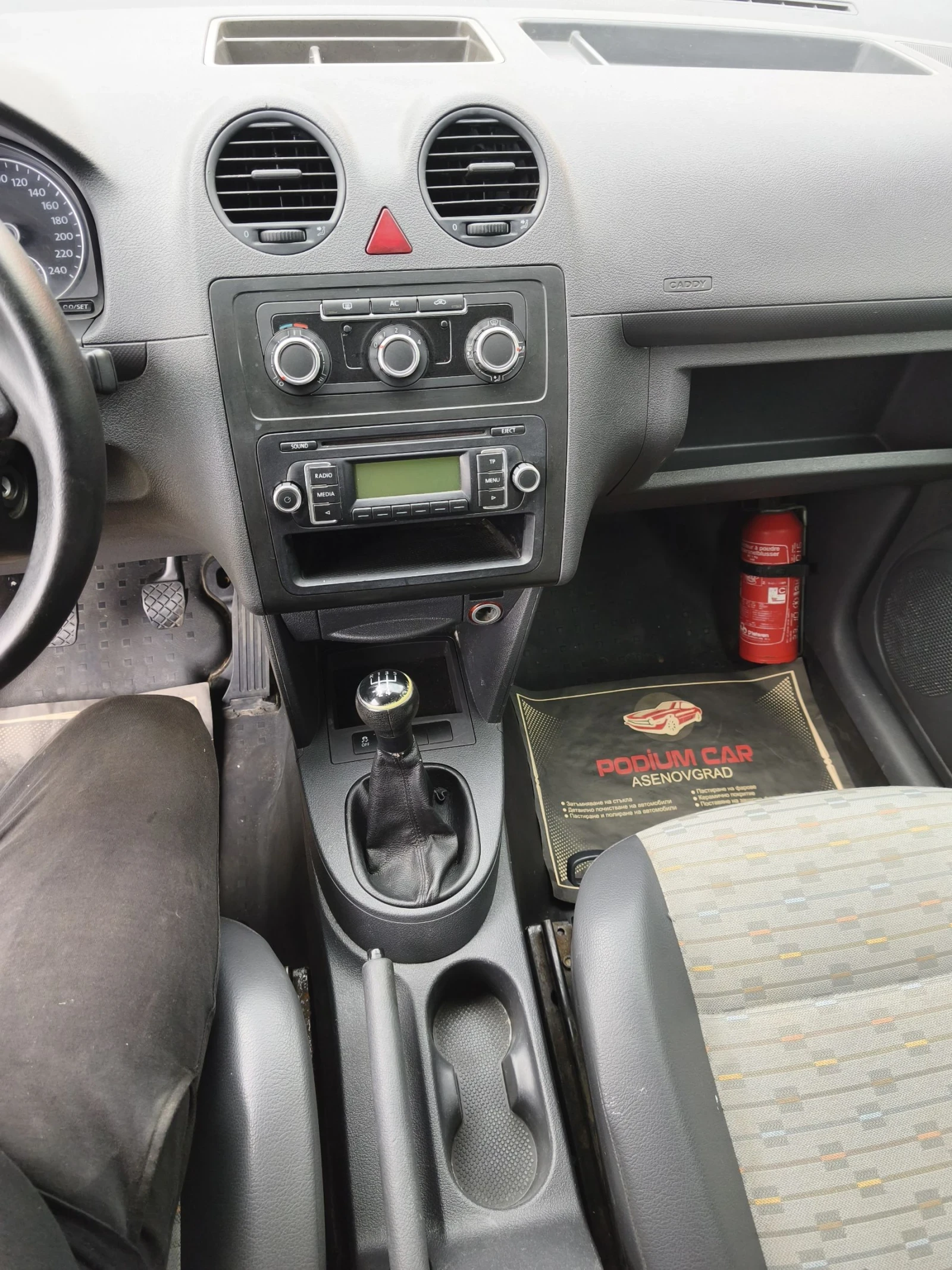 VW Caddy 1.6 TDI 105ks, снимка 13 - Автомобили и джипове - 55448748