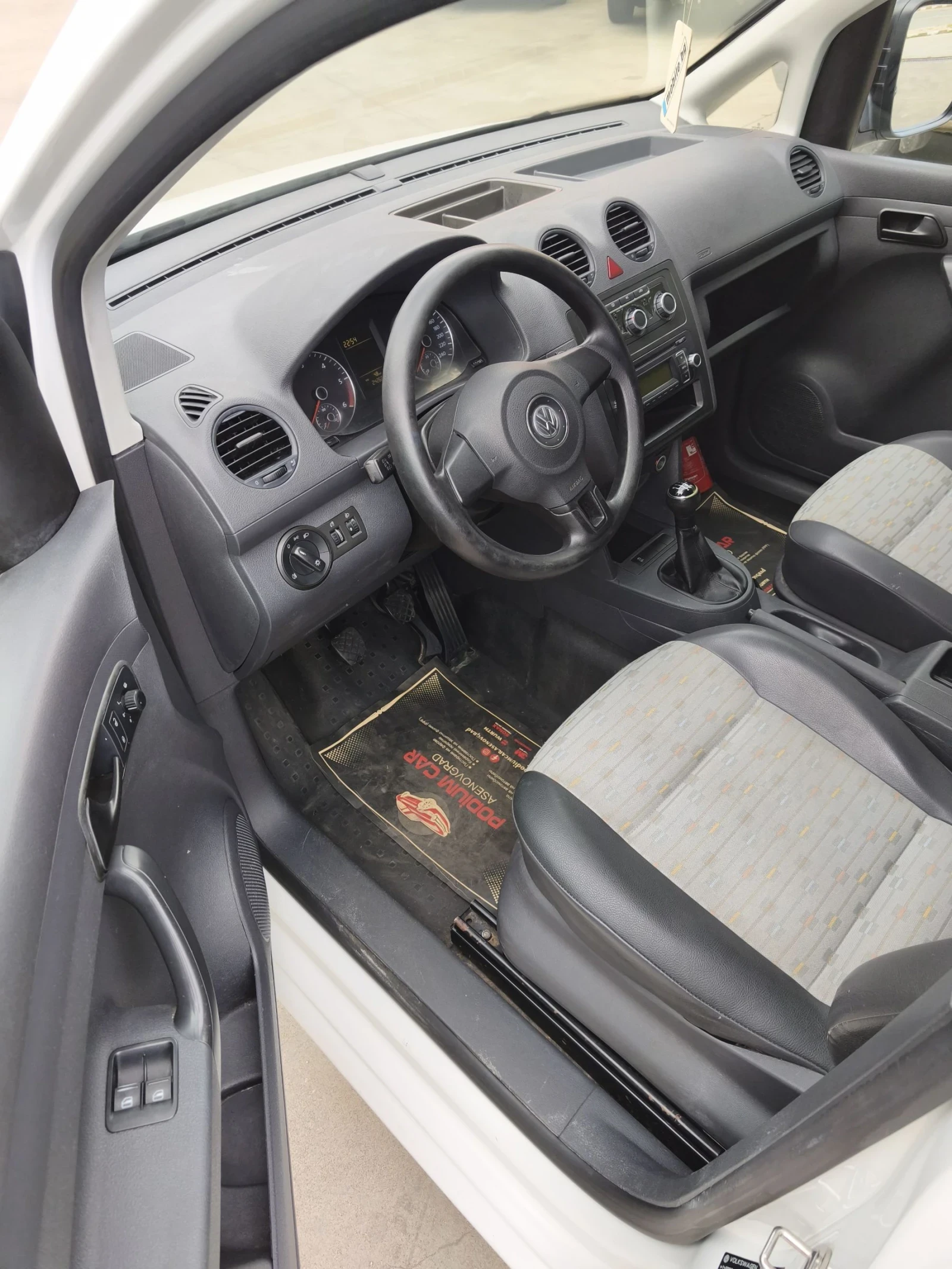 VW Caddy 1.6 TDI 105ks, снимка 11 - Автомобили и джипове - 55448748