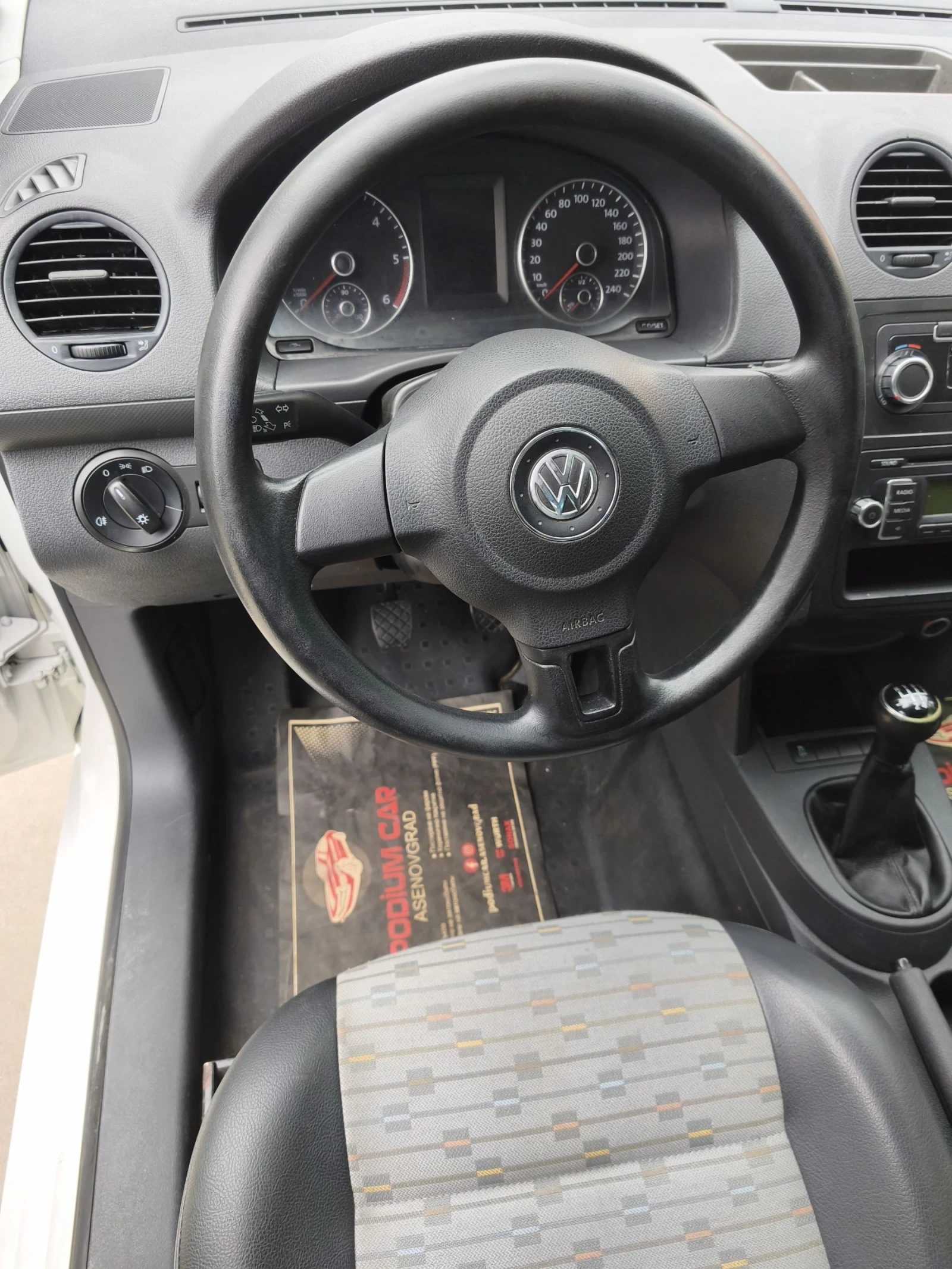 VW Caddy 1.6 TDI 105ks, снимка 17 - Автомобили и джипове - 55448748