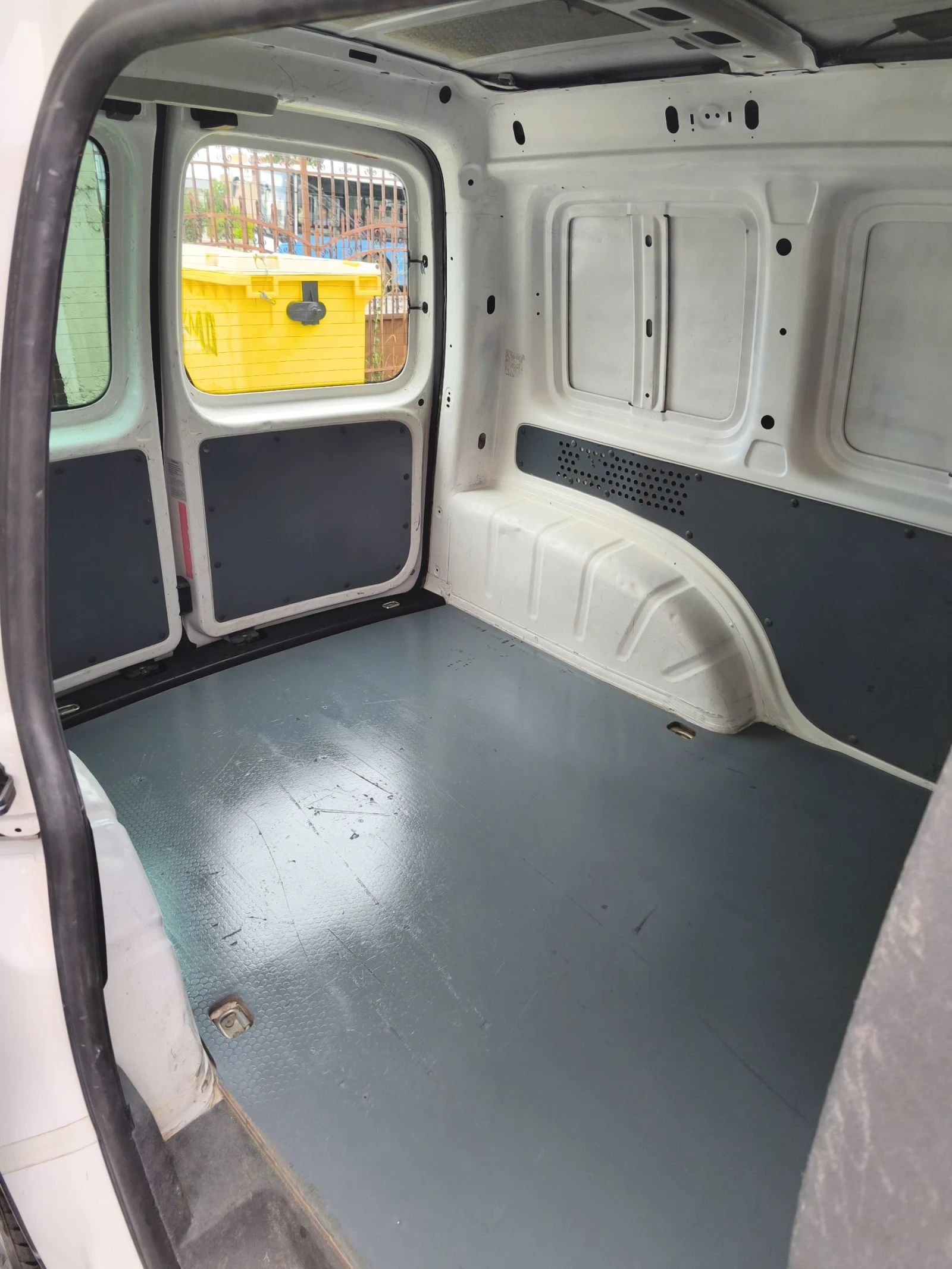 VW Caddy 1.6 TDI 105ks, снимка 10 - Автомобили и джипове - 55448748