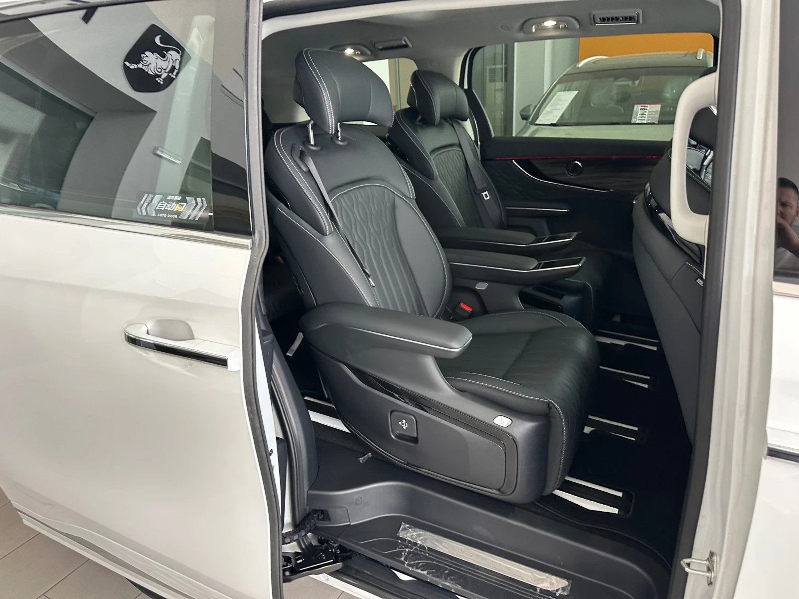 DONGFENG V9 PHEV* НАЛИЧЕН, снимка 8 - Автомобили и джипове - 55846741