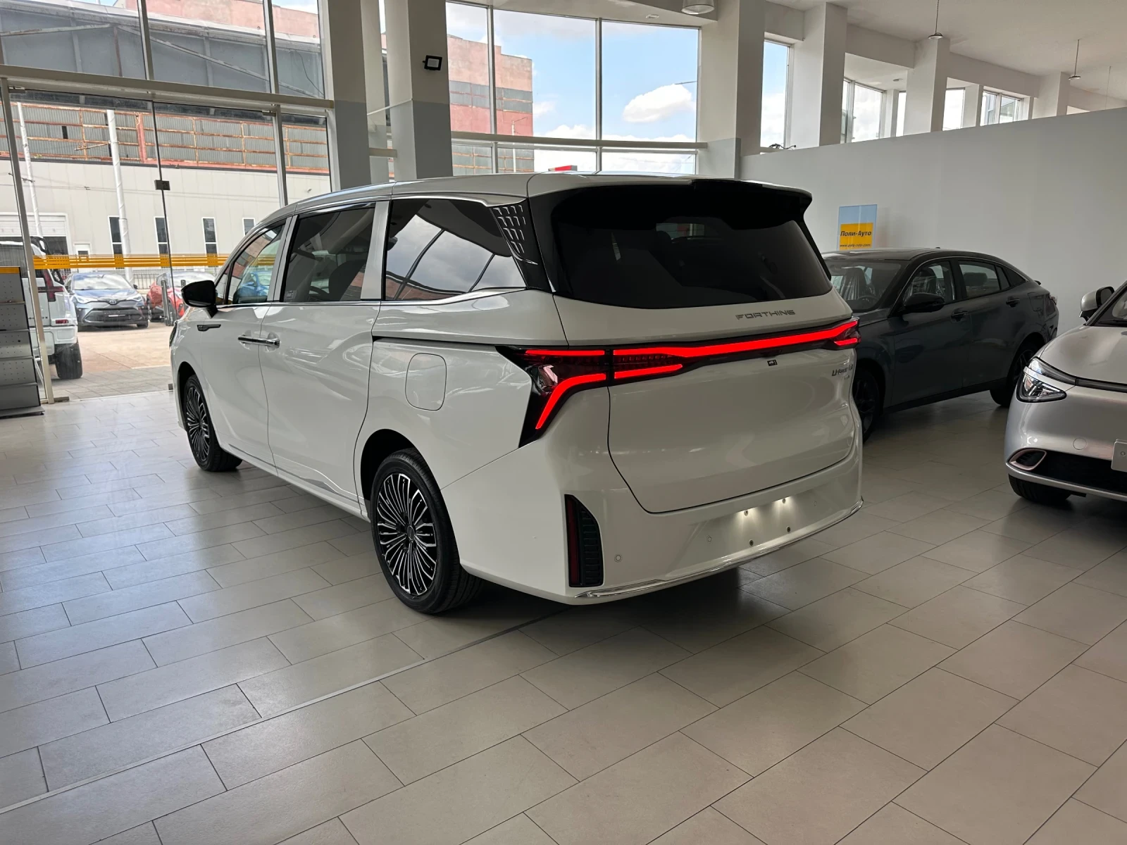 DONGFENG V9 PHEV* НАЛИЧЕН, снимка 4 - Автомобили и джипове - 55846741