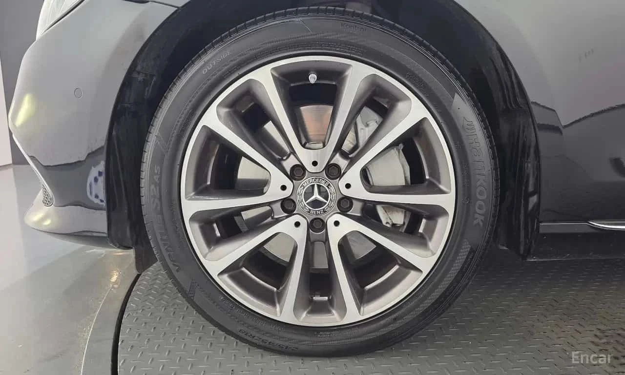 Mercedes-Benz E 300, снимка 5 - Автомобили и джипове - 56690236