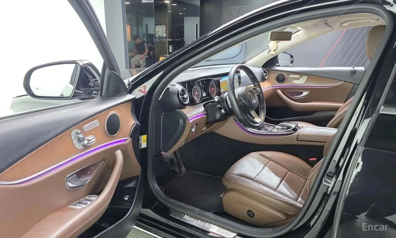Mercedes-Benz E 300, снимка 10 - Автомобили и джипове - 56690236