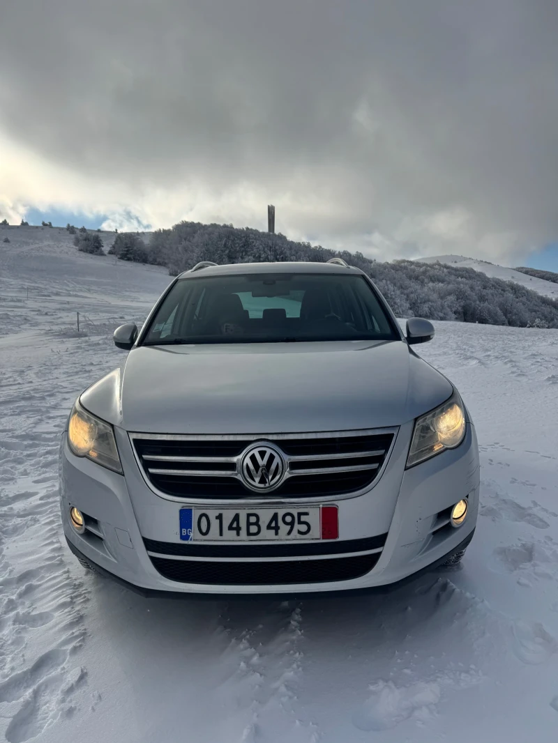 VW Tiguan 2.0tdi 4x4 Navi, снимка 3 - Автомобили и джипове - 53167679