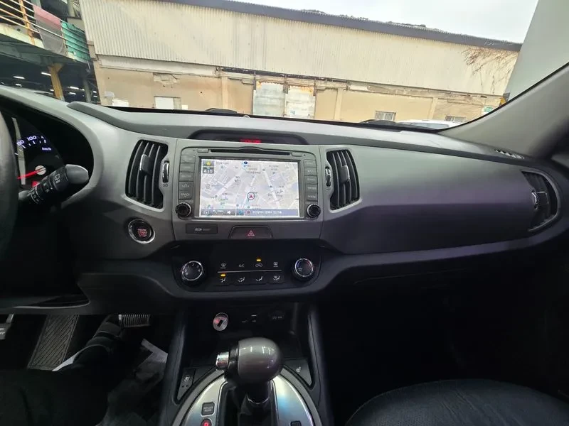 Kia Sportage 2.0 CRDi 4WD, снимка 9 - Автомобили и джипове - 54274965