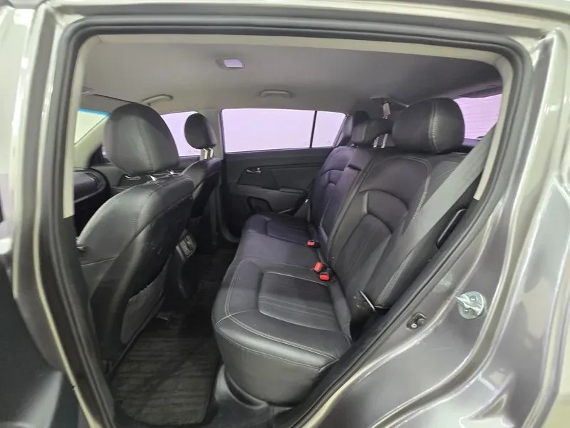 Kia Sportage 2.0 CRDi 4WD, снимка 16 - Автомобили и джипове - 54274965