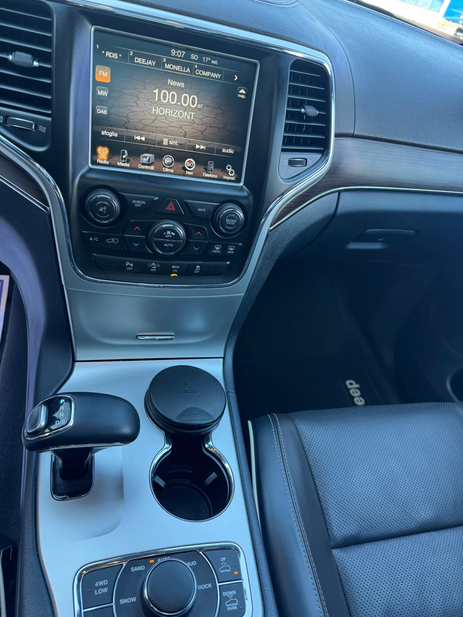 Jeep Grand cherokee 3.0D OVERLAND , снимка 8 - Автомобили и джипове - 54437048