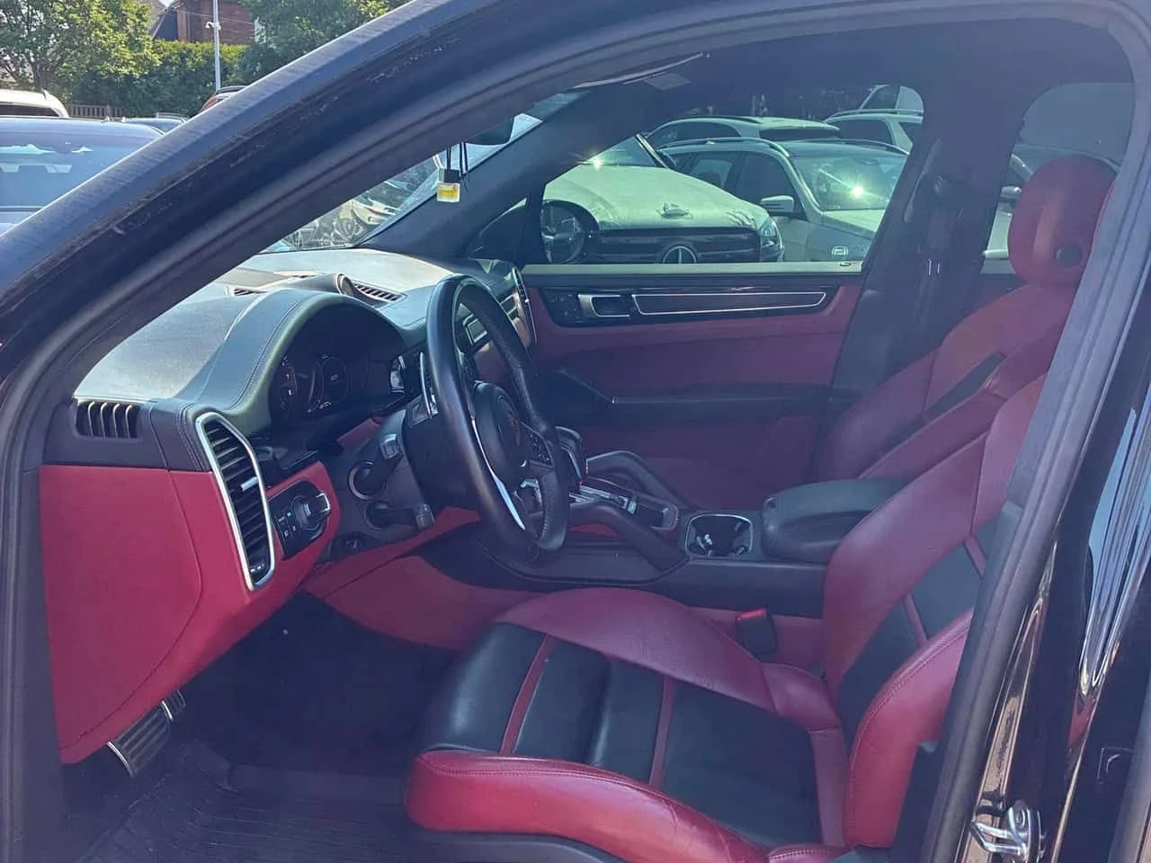 Porsche Cayenne * GTS * ГЛАВНО ПРЕДСТАВИТЕЛСТВО НА MERCEDES* , снимка 10 - Автомобили и джипове - 55556334