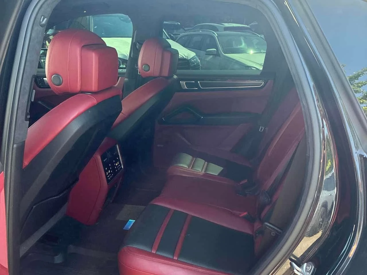 Porsche Cayenne * GTS * ГЛАВНО ПРЕДСТАВИТЕЛСТВО НА MERCEDES* , снимка 11 - Автомобили и джипове - 55556334