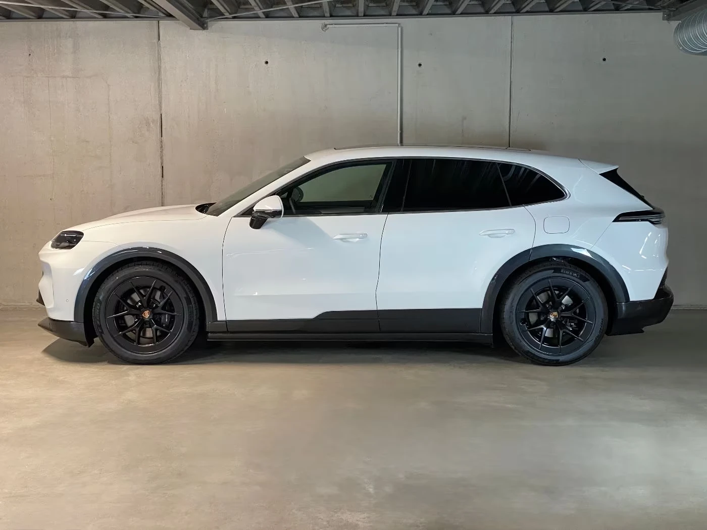 Porsche Cayenne ELECTRIC / SPORT CHRONO / BOSE/ HUD/ DISPLAY/ 360 , снимка 3 - Автомобили и джипове - 55628423