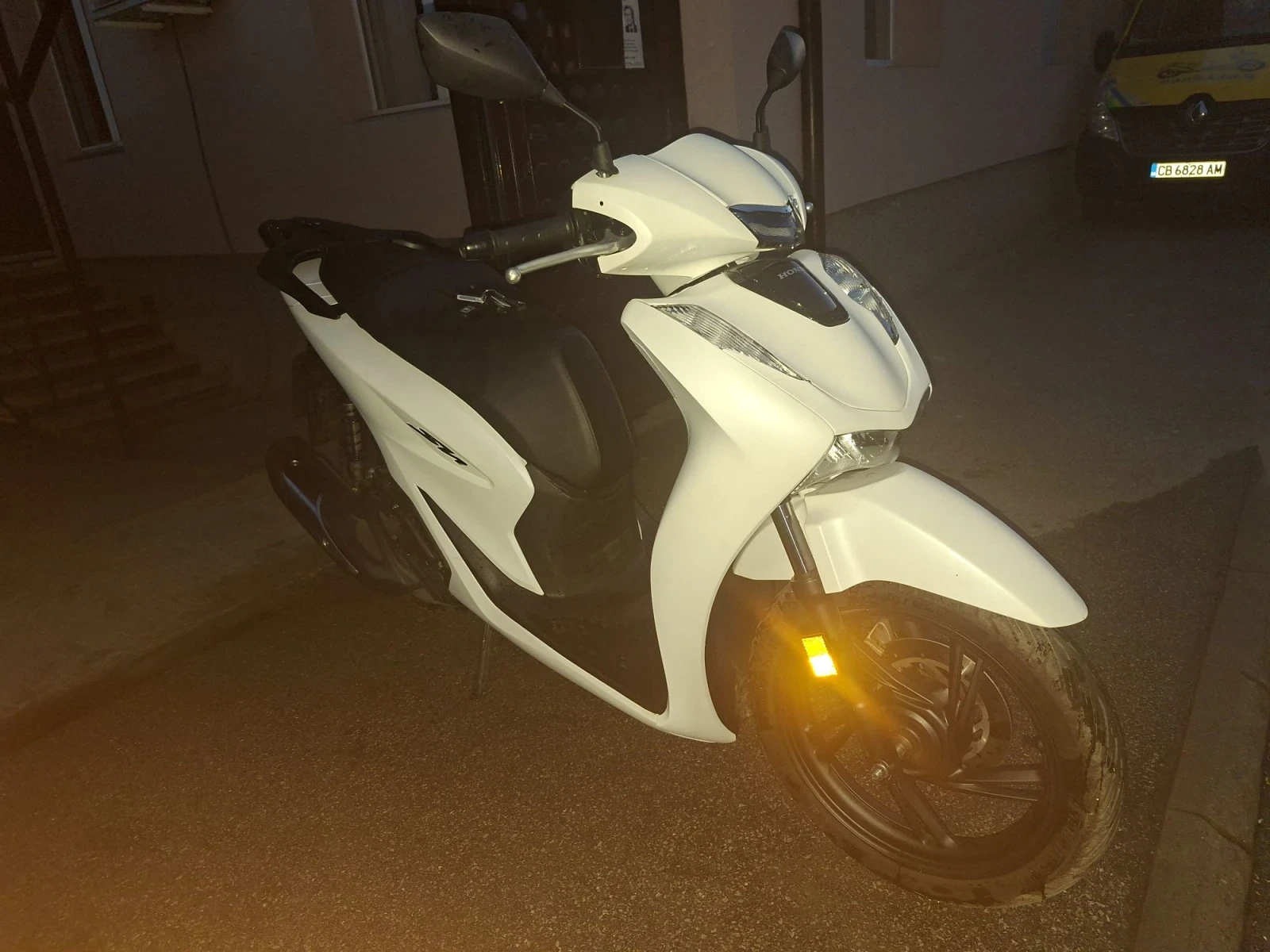 Honda Sh Keyless, LED, Start-Stop, ABS, White matt, УНИКАТ, снимка 13 - Мотоциклети и мототехника - 55879078